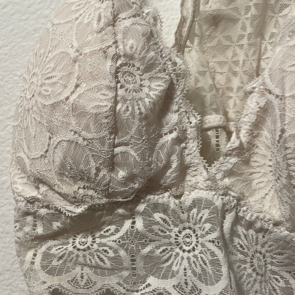 A Beautiful aerie Lace Bralette (Size M)! - Picture 3 of 10